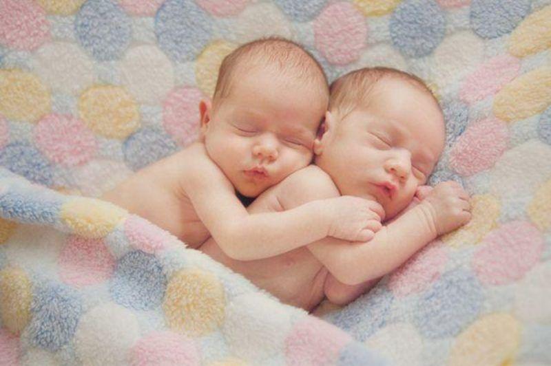 Картинки по запросу близнецы новорожденные