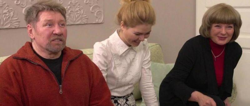 Семен Морозов с нынешней женой Светланой и дочерью Надеждой. Кадр из телепередачи "Идеальный ремонт"